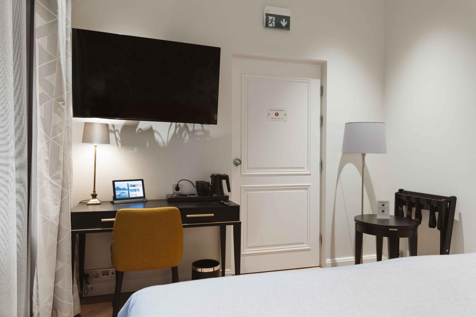 Bastian Hotel *